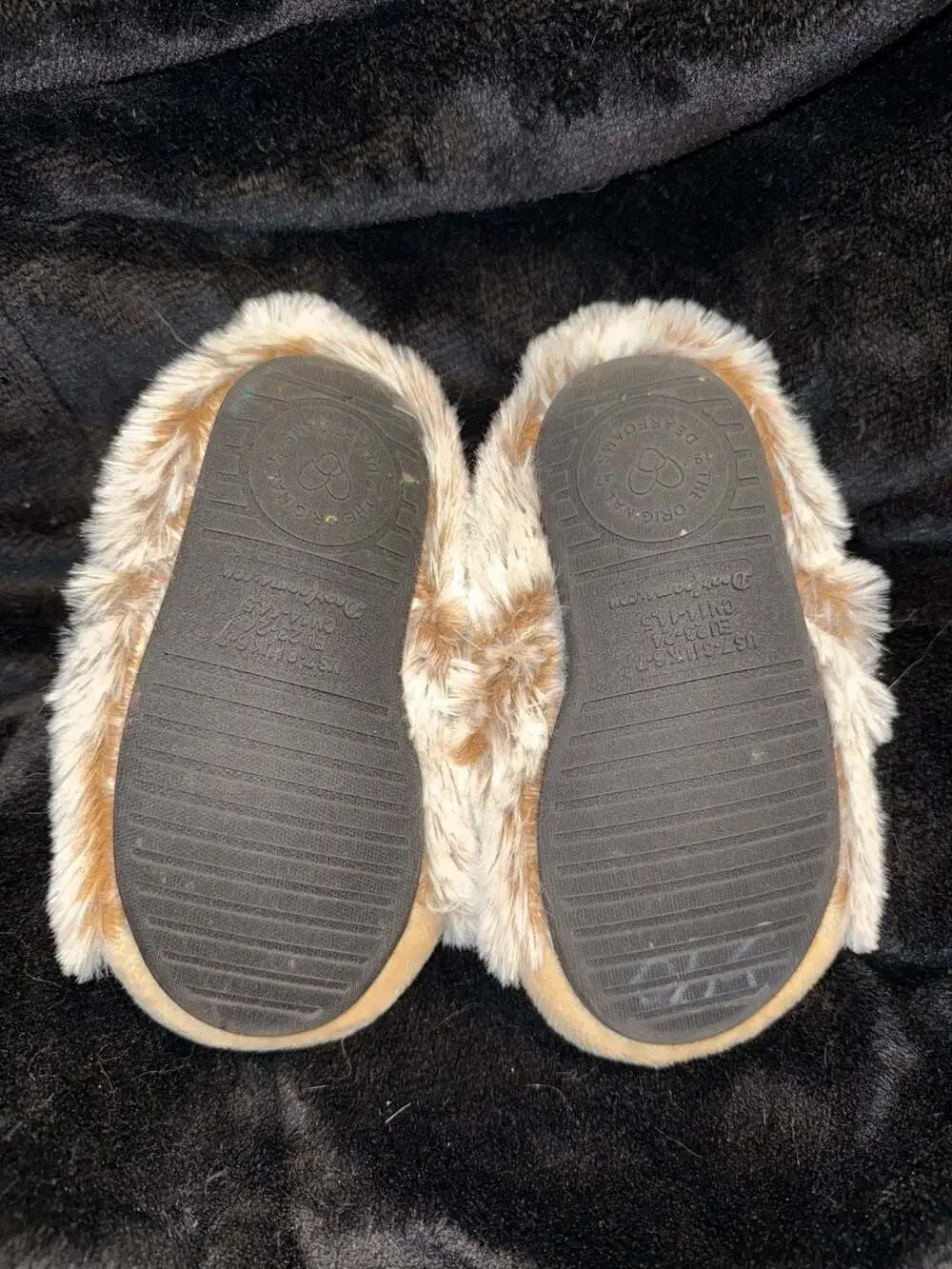 Dearfoams Kids Holiday Dog Slippers Size US 5-7